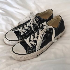 Women’s black converse size 6.5